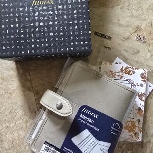 filoFAX Malden Pocket Organizer in Light Gray